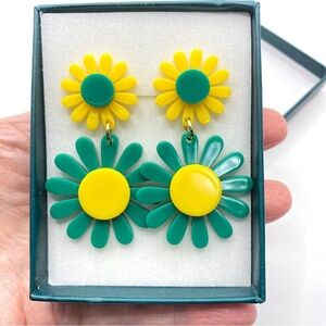 Daisy Green & Yellow Pierced Earrings Long NWOT in Gift Box